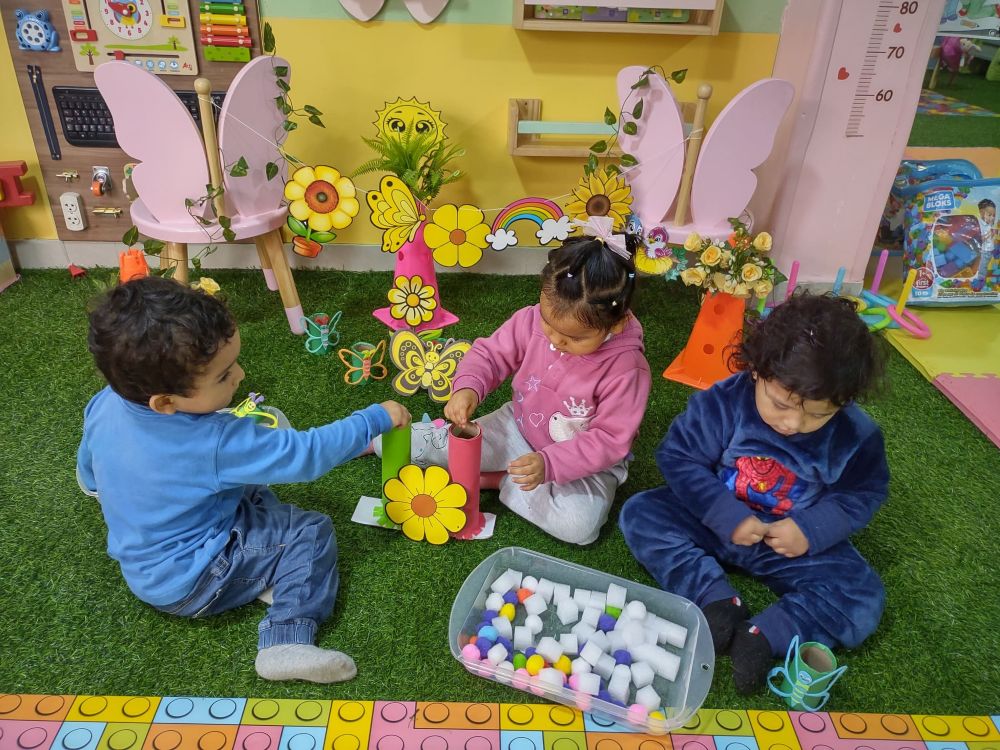 Área de juegos segura con profesores especializados para el desarrollo psicomotriz