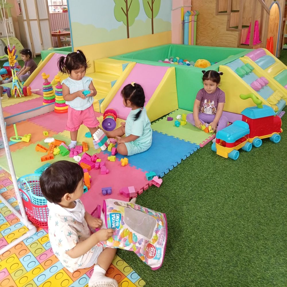 Actividades divertidas y aprendizaje infantil en el programa pre-nido VMT