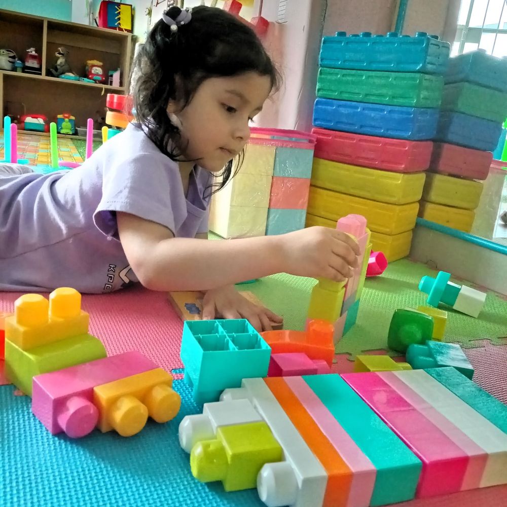 Experiencias artísticas tempranas que cultivan la creatividad en estudiantes de pre-nido